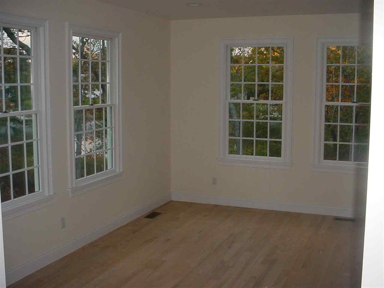 resized-2349823-Dining Room.JPG